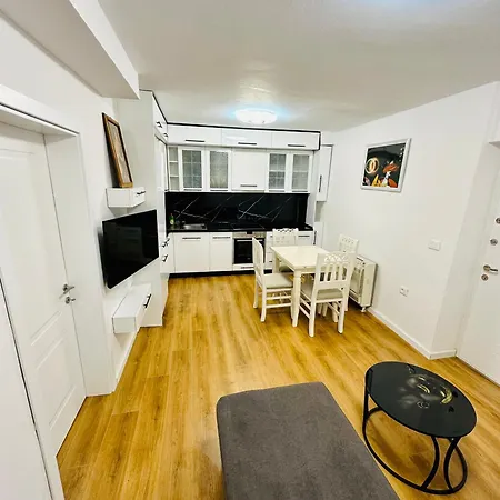 Apartment Lit Tirana